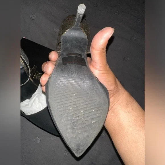 Charolette Russe Black & Gold Pumps Size 9 - Picture 3 of 7